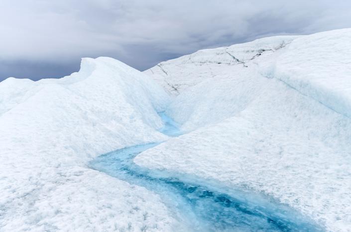 冰盖 格陵兰岛突然出现大规模融冰事件《这是气候危机的最新迹象》