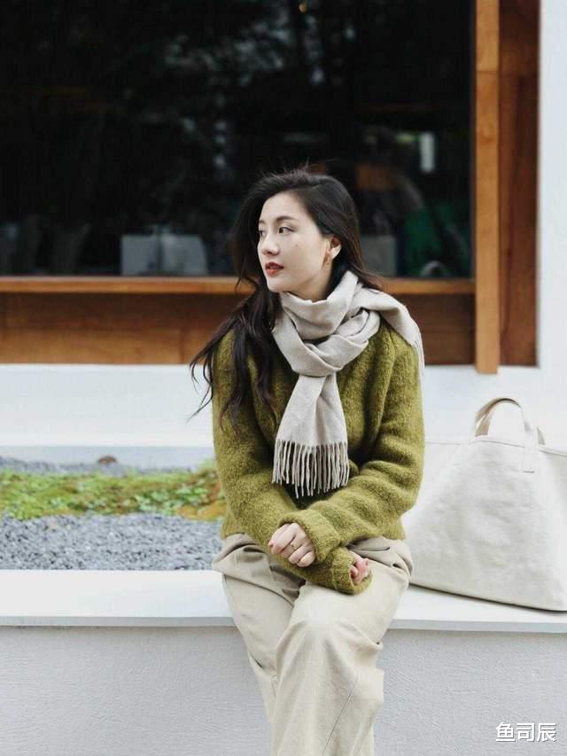 鱼司辰 30+的女人如何提升气质，试试这样穿，减龄又有女人味
