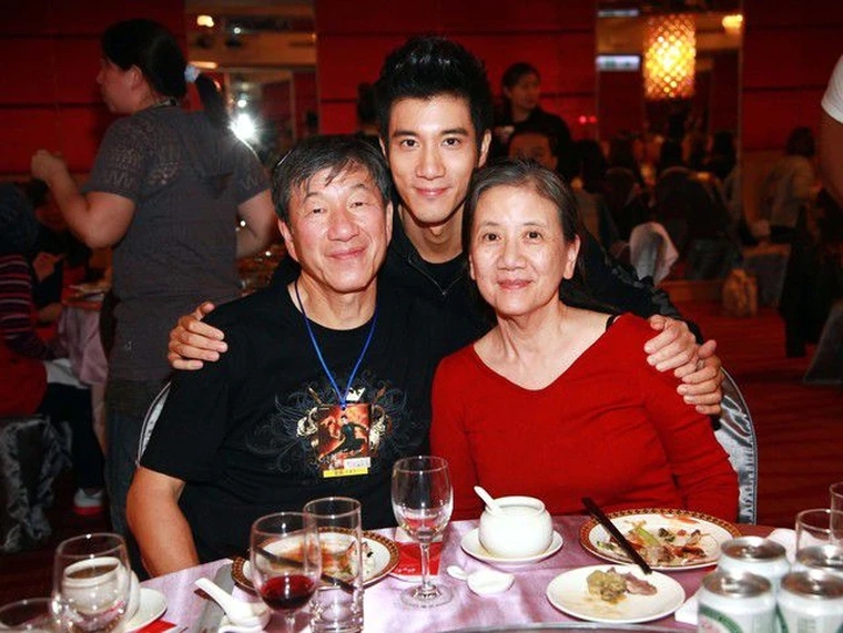 王力宏|王力宏七年婚姻如地狱,王父曝李靓蕾挟胎儿逼婚,索取巨额赡养费