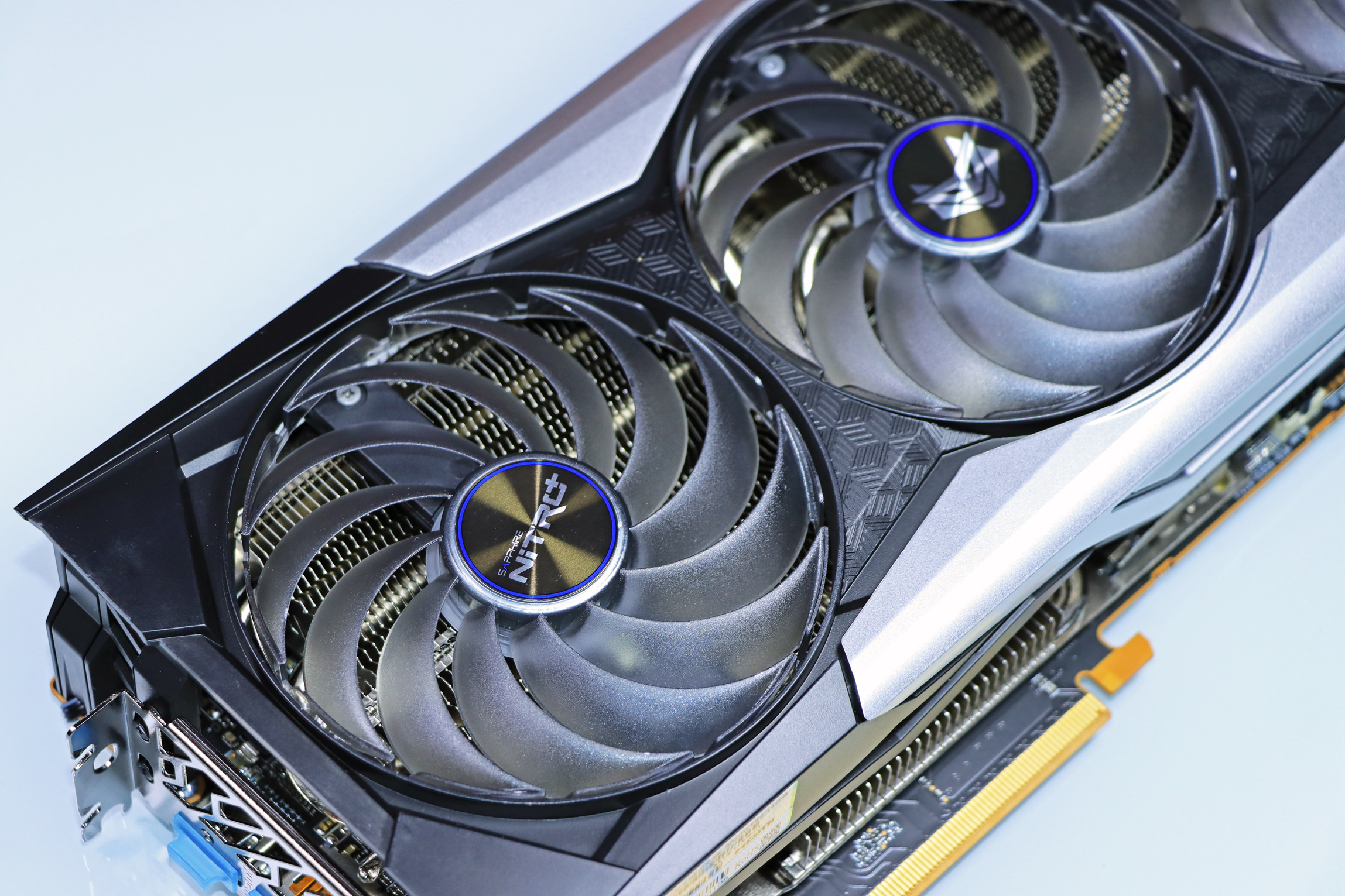 心电图|蓝宝石 RX6900XT 超白金极光特别版上手体验