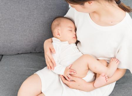 蔷薇妈妈育儿记|孩子三个月睡整觉，四个月变睡渣，宝妈别担心这是娃聪明的标志