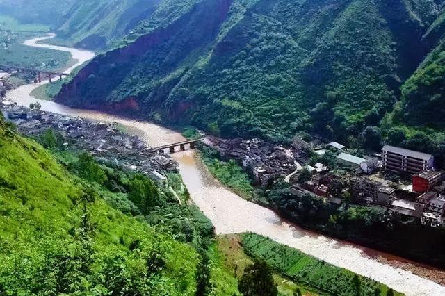 云南 云南的巨富豪宅，传说家中财富雄厚，生意做到东南亚，主人姓严