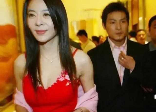 清浅微笑的我|被称为女版章金莱，曾经刘德华前女友的她，如今活得非常潇洒啊！