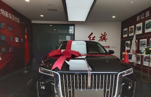 红旗h9|36万元买辆红旗H9，提车现场车主揭开引擎护板，沉思片刻签下合同