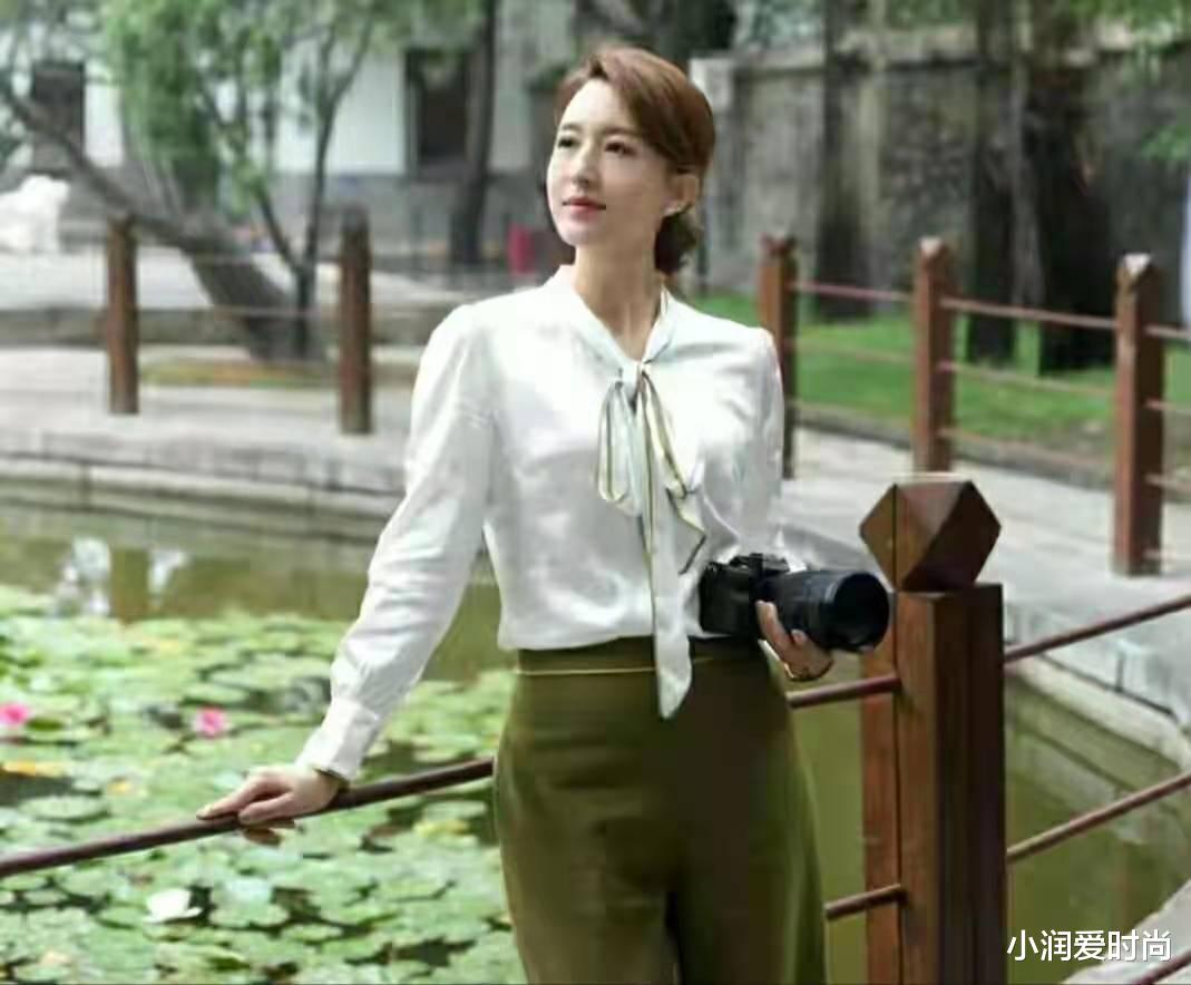 小润爱时尚|42岁张蕾优雅迷人,早秋穿衬衫搭阔腿裤经典文气,好衣品不输董卿