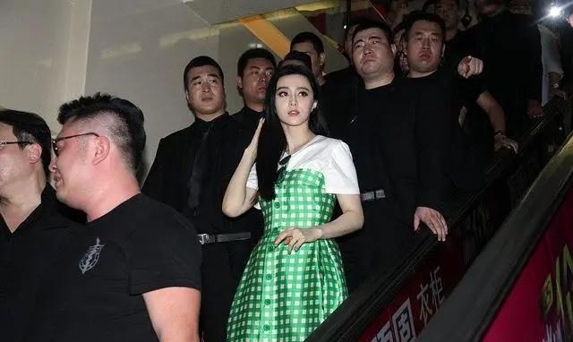 宋丹丹|流量明星上春晚“耍大牌”带8个保镖随行，宋丹丹怒批：不要装！