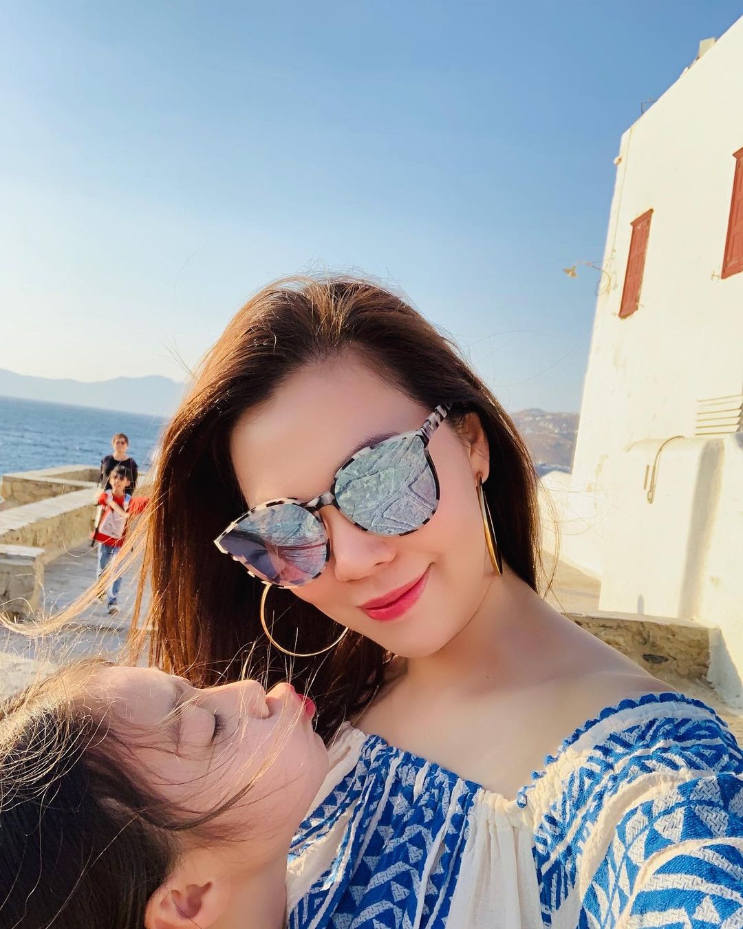 欧阳娜娜|百亿豪门女主人曾馨莹,34岁嫁58岁首富,连生三胎还想拼四胎