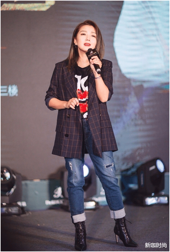 卷发|何洁气质飙升,穿黑色西装洋气又高级,原来是换了“羊毛卷”