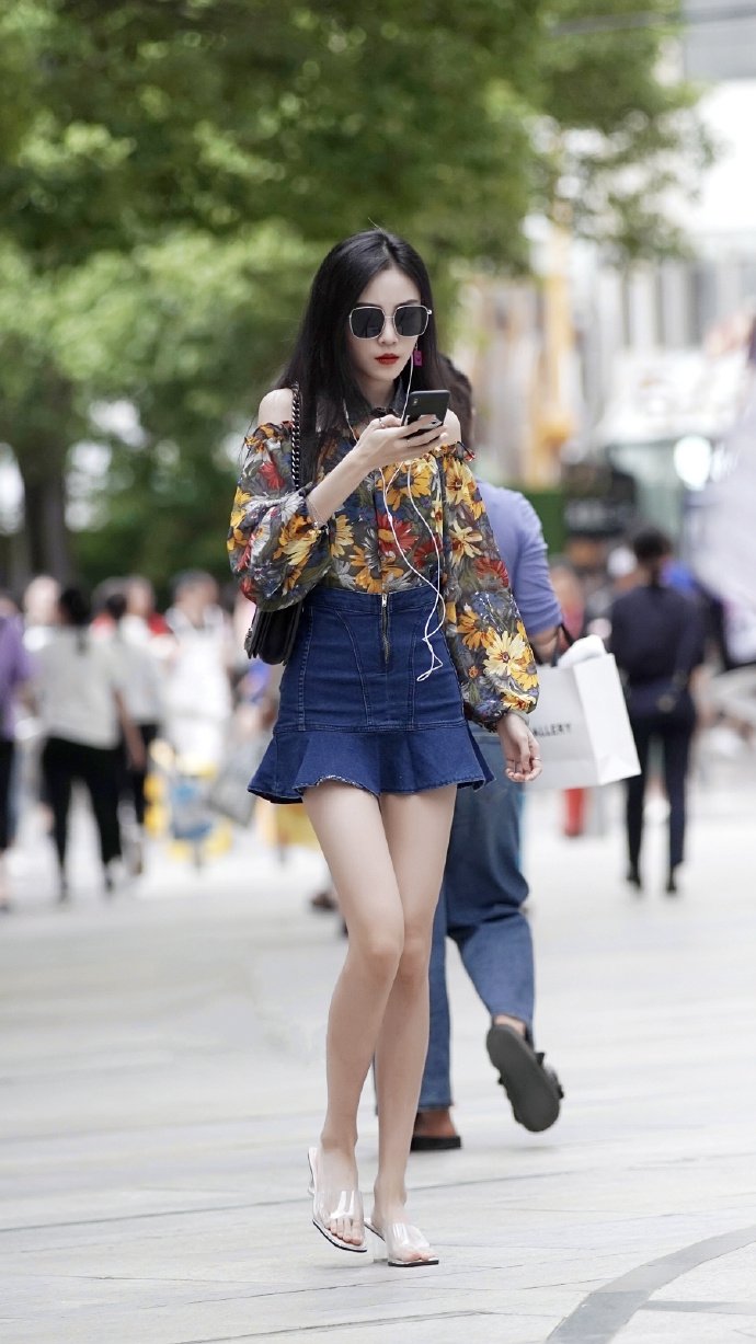 几多小雨云|碎花一字肩，时尚和“土气”的结合体，爱了爱了