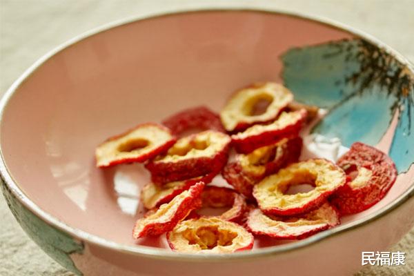 心脏|坚持喝山楂水，有什么好处？人人都可以喝吗？