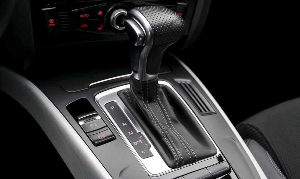 自动挡 自动挡挂P挡等红灯的隐藏风险，很多人不清楚，一次性给你讲清楚