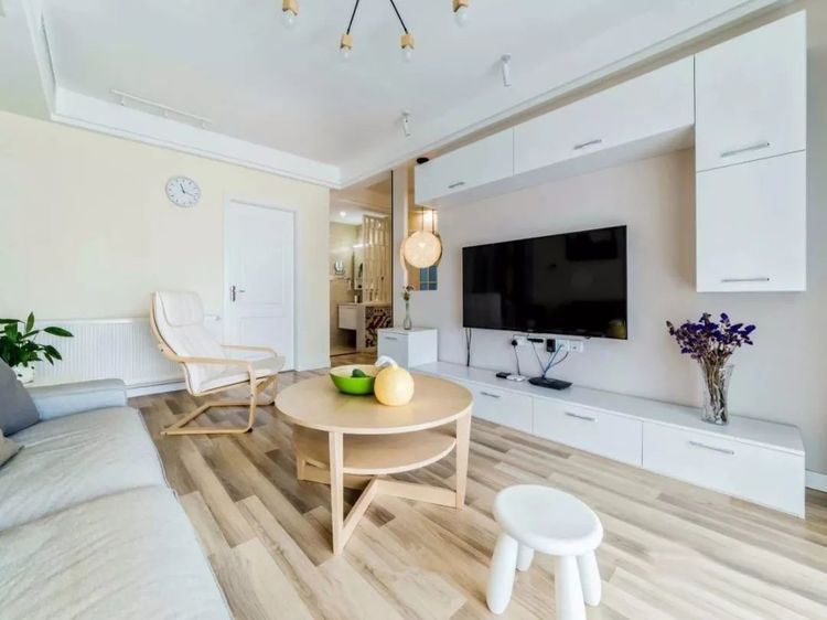 |朋友刚装好的新房，装修非常漂亮，连一个阳台都这么实用！