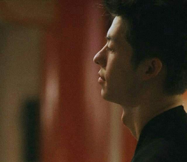 王一博|明星喉结能有多性感？就怕王一博、吴世勋仰头，许光汉荷尔蒙爆棚