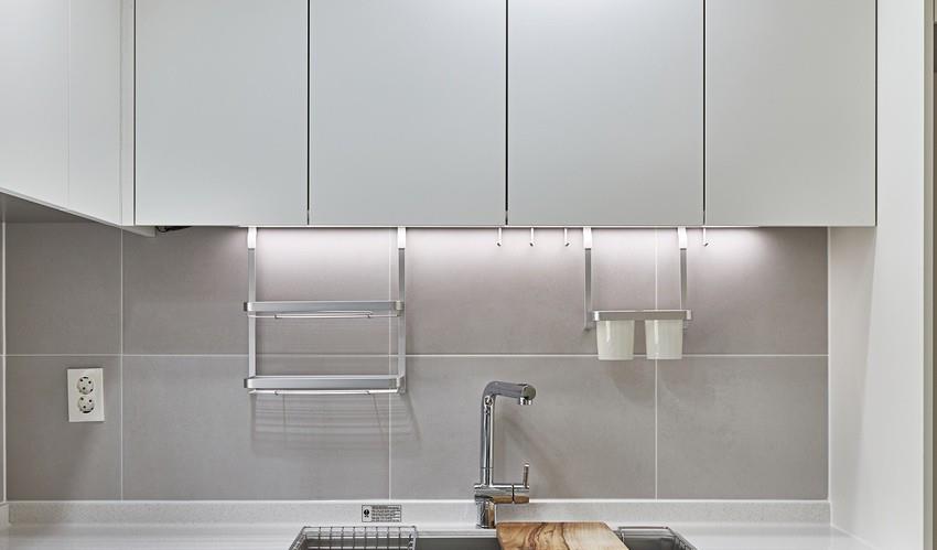 只刷白墙的家也可以很有魅力！129㎡阳台铺草坪，客厅无主灯好敞亮