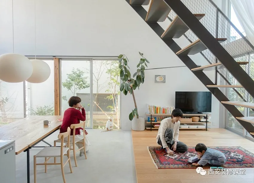 客厅不要传统，长条桌布局可好？