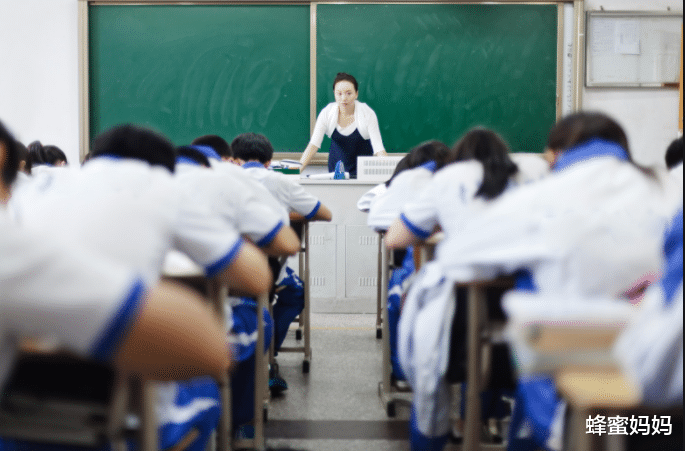 蜂蜜妈妈|铁饭碗不只是公务员，这些行业待遇不比公务员差，饭碗同样很牢靠