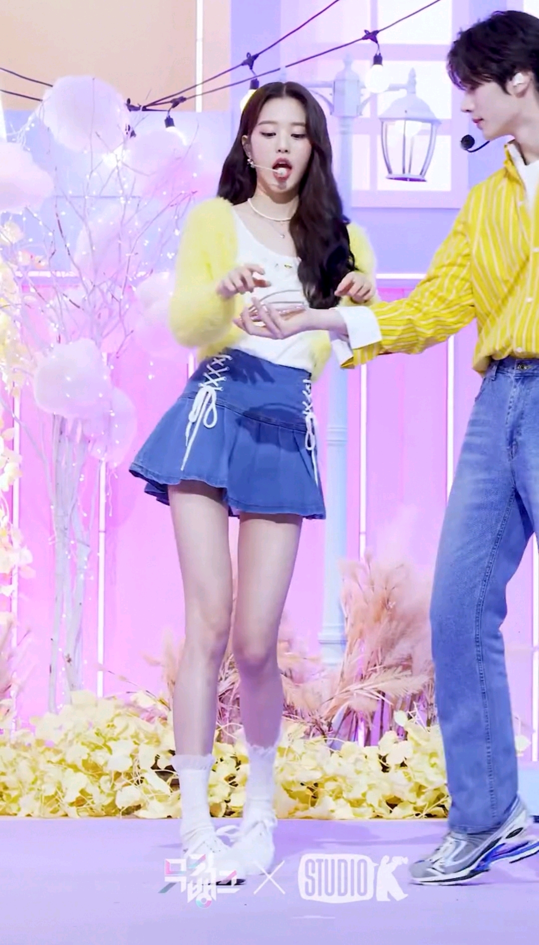 台湾|张元英Butter舞台直拍“总能看见妹裙子的打底，摄像角度好过分”