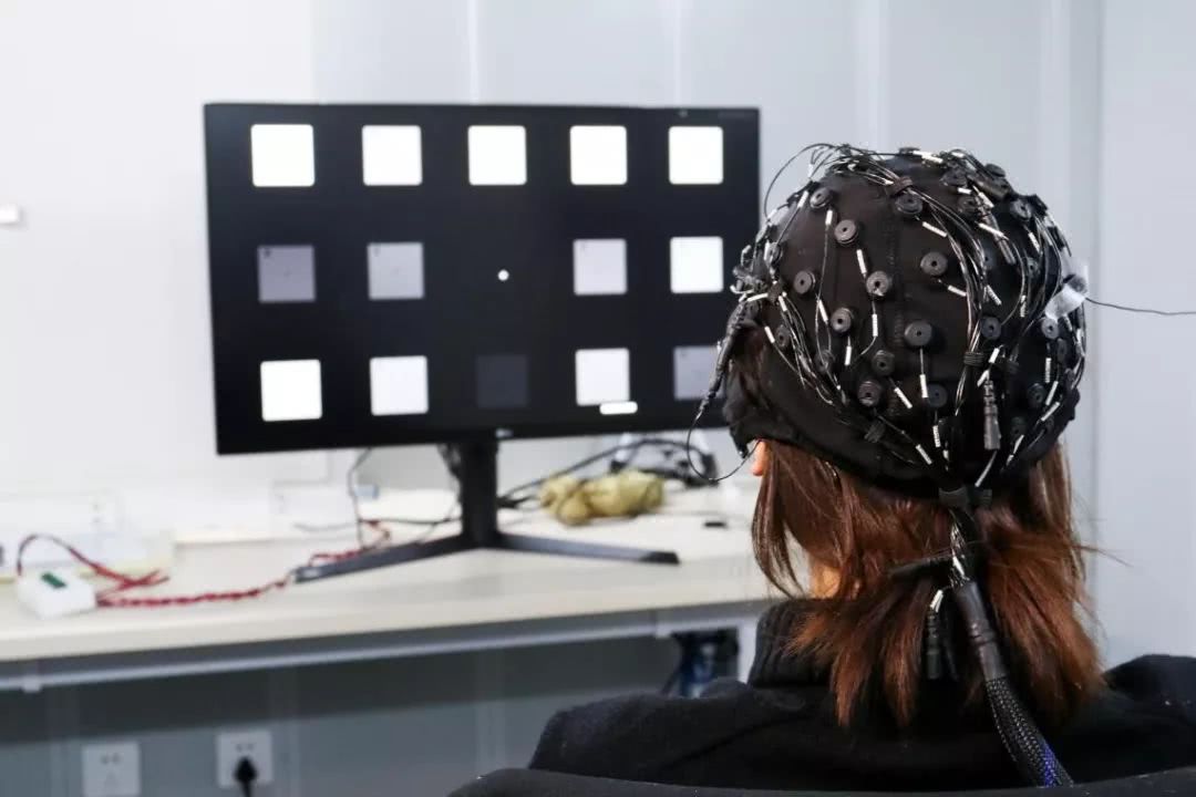 脑机接口 脑机接口帮助瘫痪者获新生，脑科学的发展任重道远