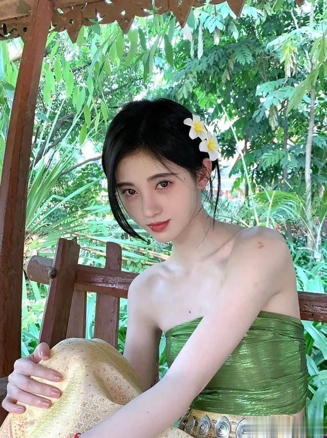 郭柯宇|鞠学进化史2.0，鞠婧祎她真的有那个美貌牛逼症