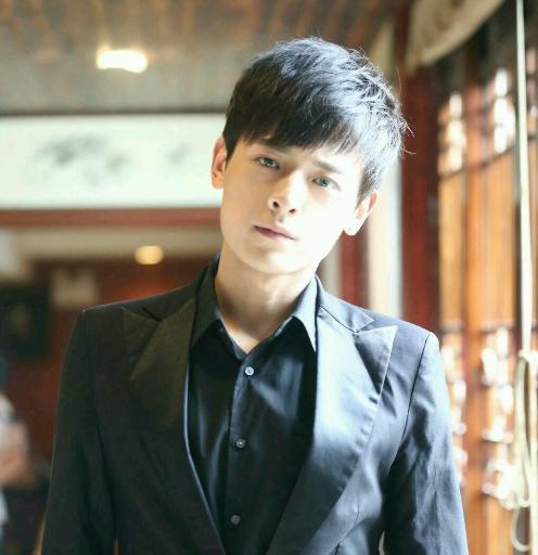 霍启刚|演完《鬼吹灯》演《盗墓笔记》，如今新剧《云顶天宫》又将播出