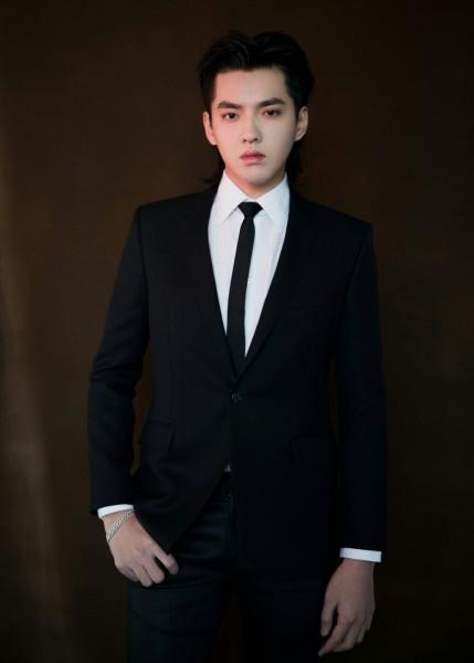 吴亦凡|一甜Elaine发与吴亦凡聊天记录，网友：哥，都美竹瓜还没有吃完呢