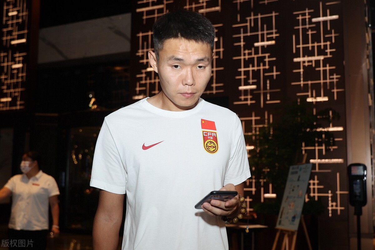 李铁|李铁的中后卫难题绝非无人可用，中原铁军的队长就是很好的人选