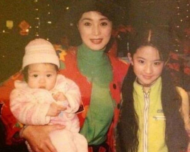 刘亦菲|为夺刘亦菲自杀，被误会20年不吭声，“最强星妈”刘晓莉真能忍