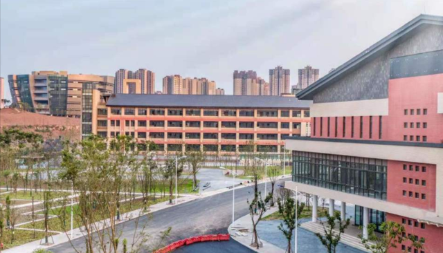 育儿心课堂|四川学校搬迁至“新校区”,面积约是原校区的3倍,预计年底搬完