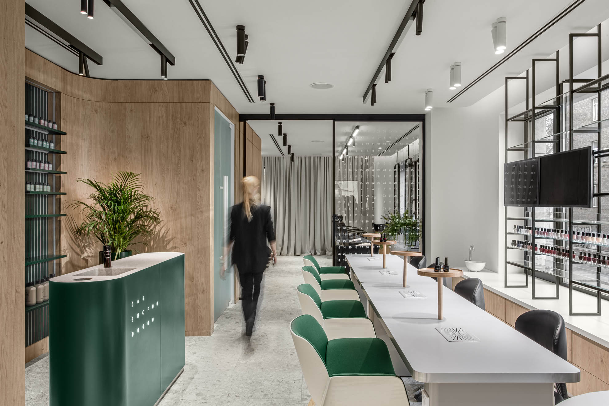 |乌克兰基辅365 STUDIO理发店设计