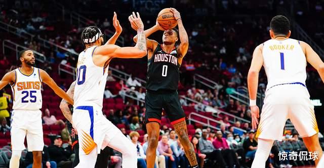 火箭隊|末節(jié)狂攬14分！火箭輸球仍有巨大收獲，榜眼秀兩場高效發(fā)揮已蛻變