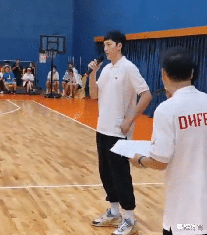 赵睿|胡明轩球迷见面会胡爸爸首次露面，赵睿送总冠军戒指感恩前东家老板