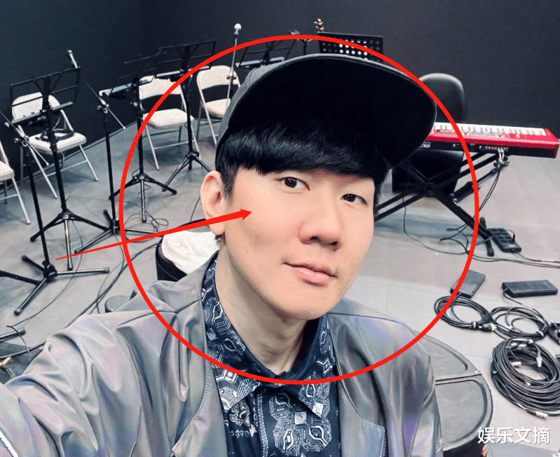 林俊杰|林俊杰终于鼓起勇气掀刘海，看清他的大脑门后，粉丝差点没认出来