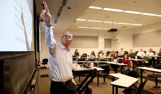 创业|搜狐张朝阳差点被老外换掉，张总霸气回击，如今搜狐一言难尽