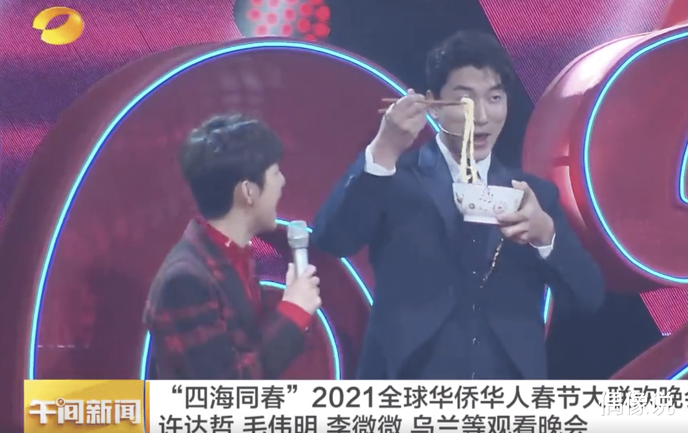 何炅|张亮儿子也上春晚了!何炅和13岁天天同台,却因身高被认错!