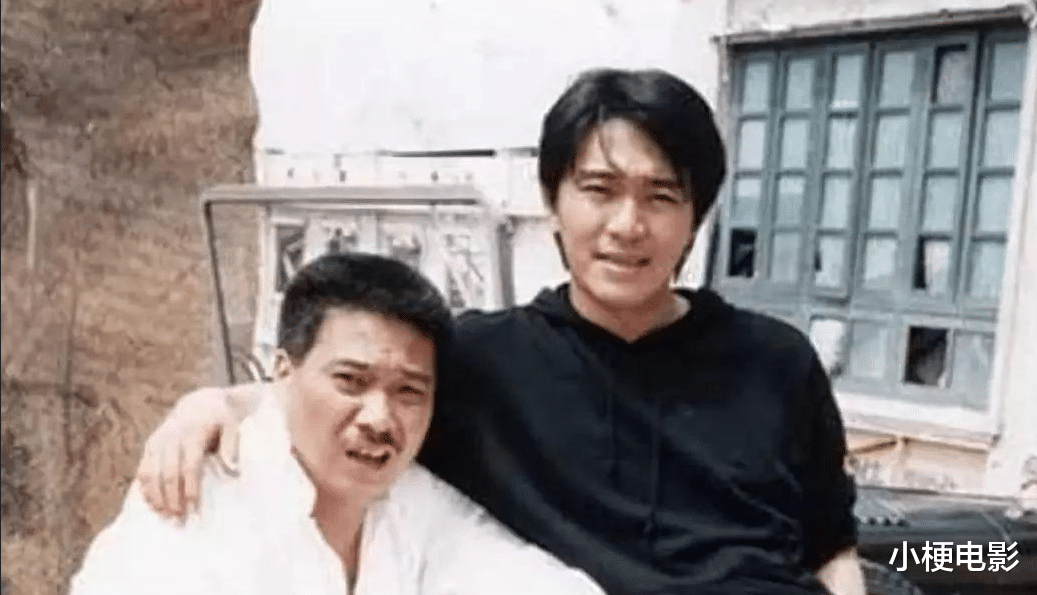 周星驰|周星驰有没有见到遗容？吴孟达的二弟吴利达道出了真相，如实回答