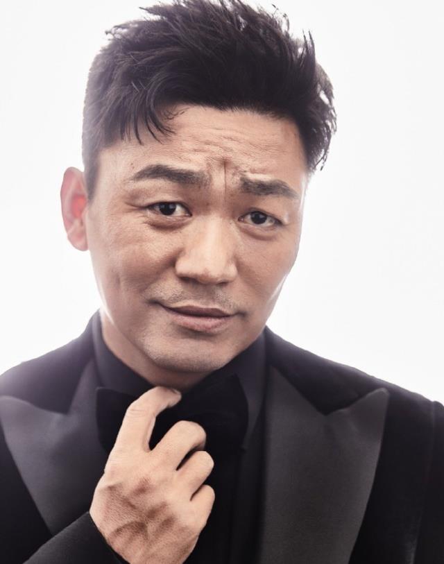 王宝强|王宝强被现女友改造成功？新造型帅如韩国男欧巴，马蓉后悔也晚了