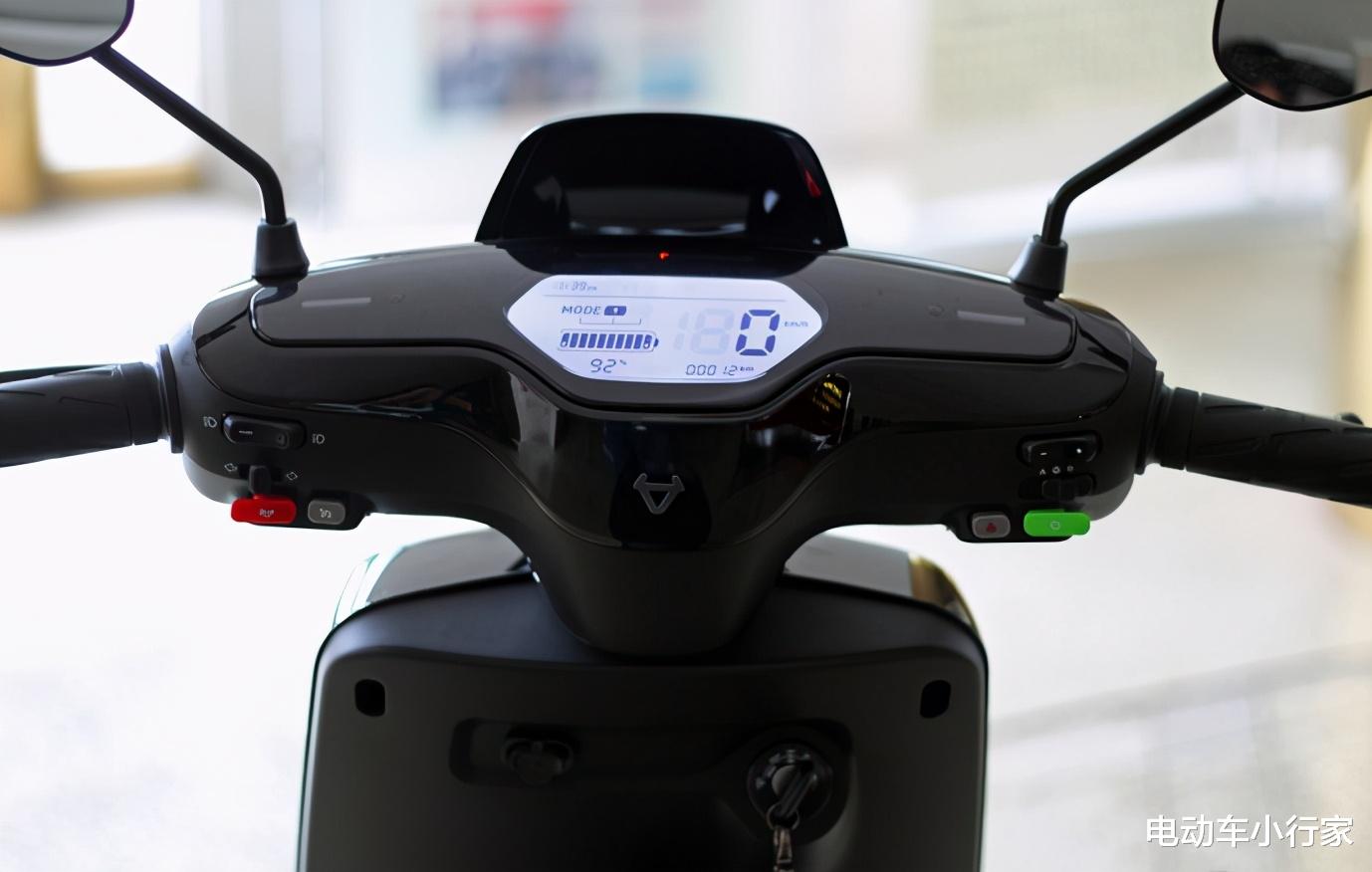 电动车小行家 电动车用完再充和每天一充哪个更伤车？一看便知，车主：马上改正