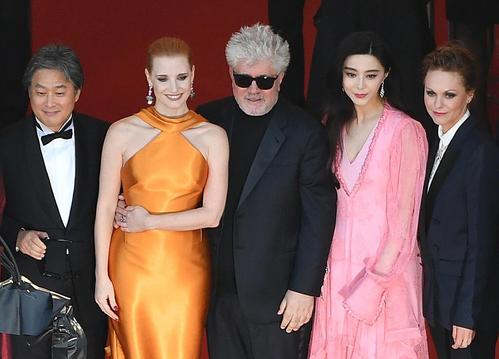 抗体 我们和图像并行存在?在《人声》中:人类的终结,后人类的起始