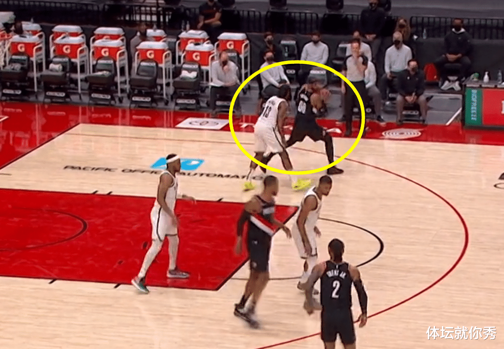 詹姆斯·哈登|跟哈登杠上了？安東尼背打哈登，連頂2下都沒動，5秒后甜瓜認慫了