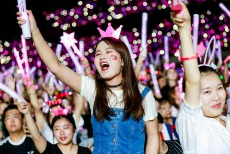 兜妈爱叨叨|00后女孩追星被困荒山，得知结局后网友直呼真香：不值得同情