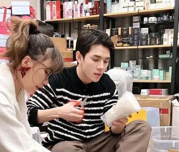 刘昊然|被惹怒? 李佳琦直播被刷屏“是否缴税”, 他急赤白脸回应：我纳税了