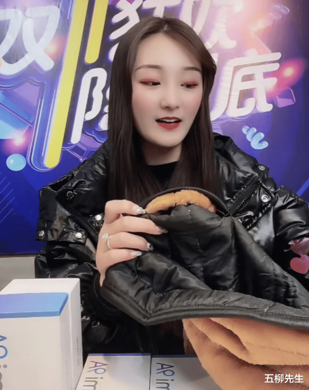 美丽|陈亚男直播卖棉服，大衣哥却带儿子逛专卖店，评论区退彩礼刷屏