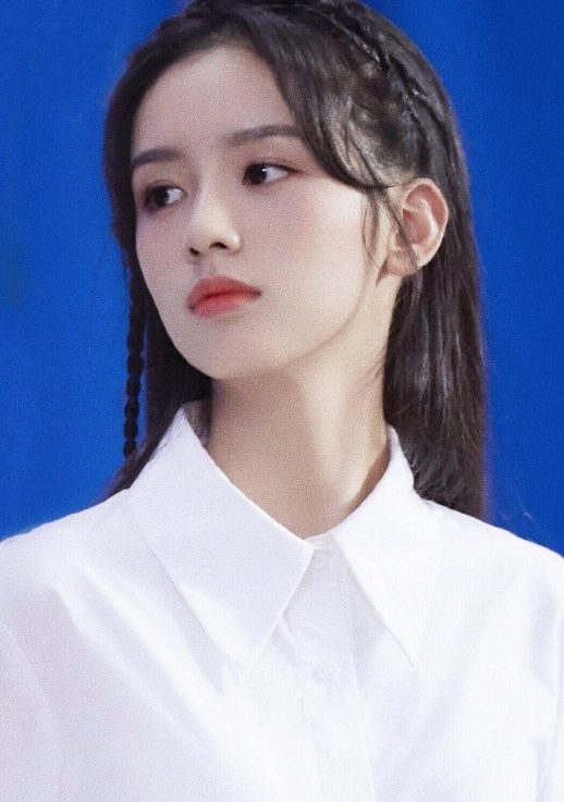 张慧雯|演技再出彩，都不如“会来事儿”，一次合照让周也显出“原形”