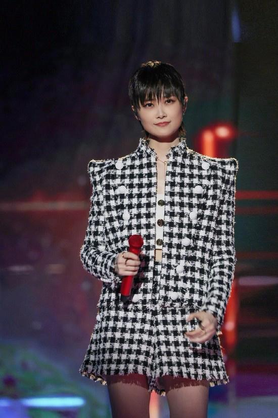 白百何|李宇春演唱会成都站取消 已购票观众可申请退票