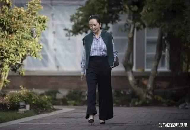 时尚搭配师瓜瓜|真正见过大场面的女人，很少会穿T恤短裤，看看孟晚舟就知道了
