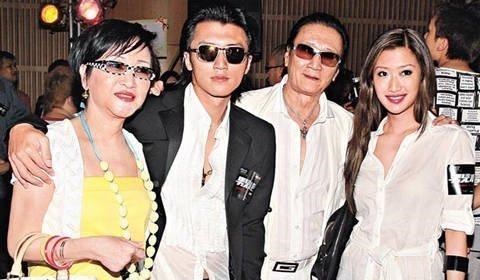 谢贤|谢贤被黑帮追砍，邓光荣都束手无策，妻子狄波拉深夜敲开赌王的门