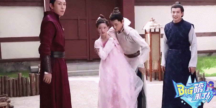 古力娜扎|娜扎被男演员公然袭胸，咋还替他说话呢？