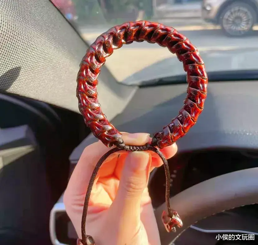 文玩|蛇骨能辟邪?还能盘出牛筋红?