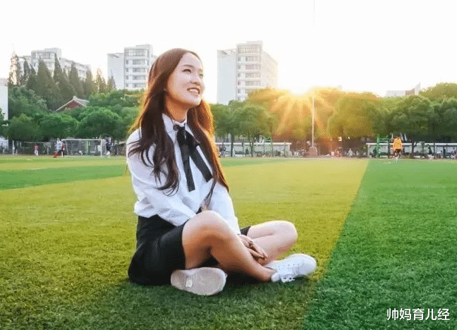 帅妈育儿经|女大学生宿舍迎来“突击检查”，违禁品掉落一地，宿管表情严肃