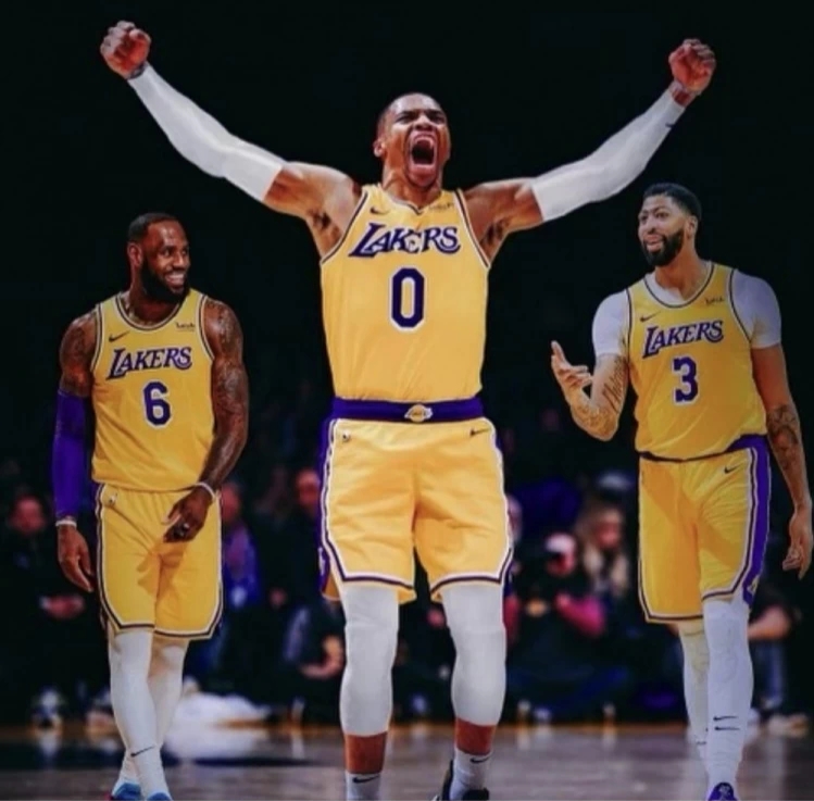 勒布朗·詹姆斯 恭喜威少！湖人4换3交易达成16小时后，46+15两巨星联合做出让步